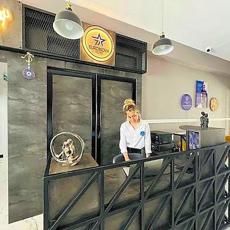 Hotel Euronova Suits 3*
